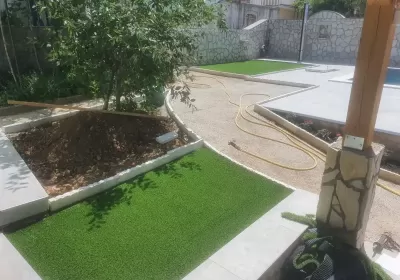 Kuća za najam, Židine, okućnica