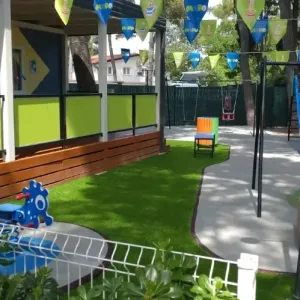 Zelena ograda na terasi kuće