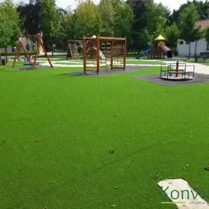 Razne sprave na dječjem igrali&scaron;tu