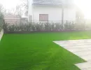 Umjetna trava u dvori&scaron;tu