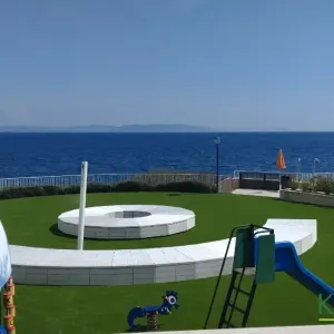 Dvori&scaron;te sa pogledom na more