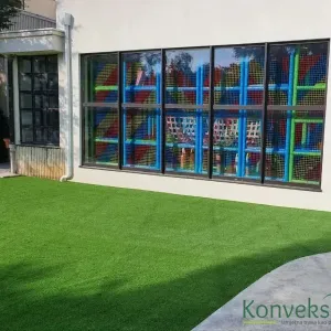 Dvori&scaron;te ispred hotela Valamar Diamant